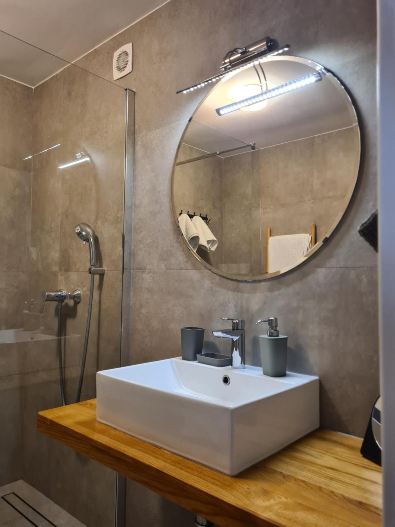 Zara Apartment บานโจเล ภายนอก รูปภาพ